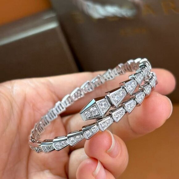 Bulgari's new snake bracelet with diamonds - Picture 5 of 6